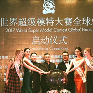 公交车站台广告